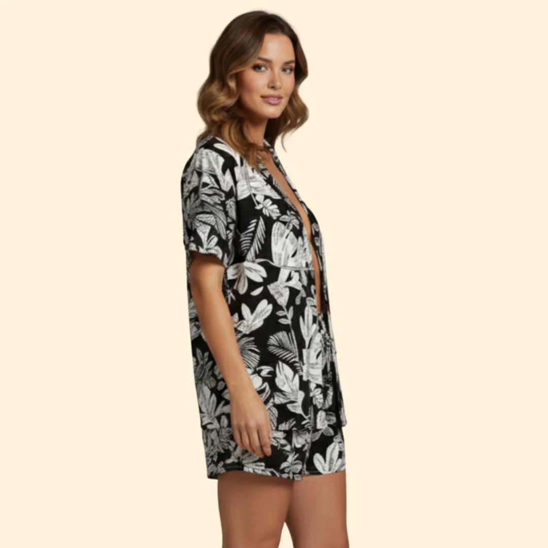 Women’s Casual Outfit with Relaxed Top and Shorts - Image 3