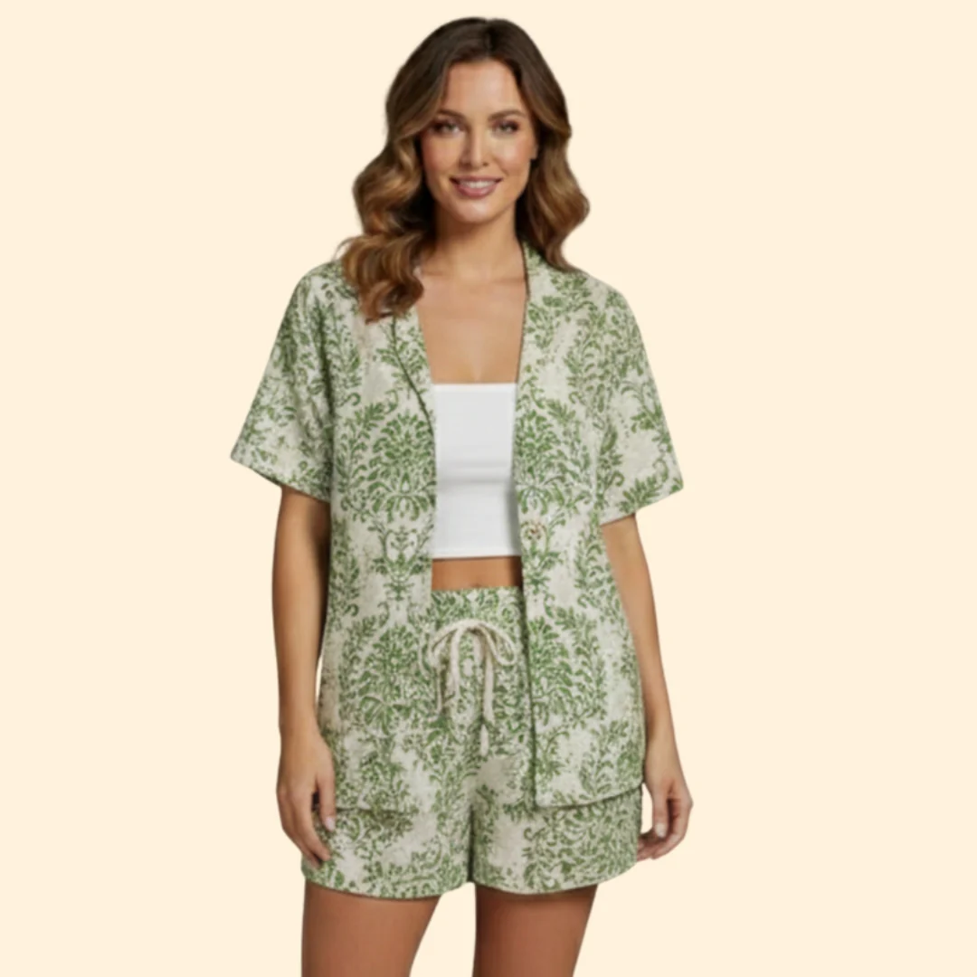 Women’s Casual Outfit with Relaxed Top and Shorts - Image 5
