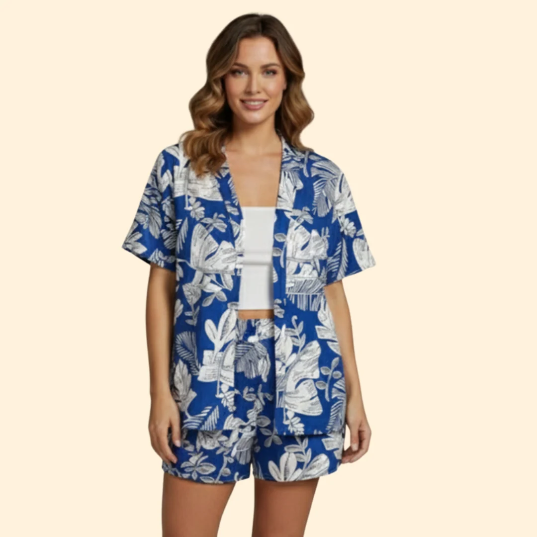 Women’s Casual Outfit with Relaxed Top and Shorts - Image 6