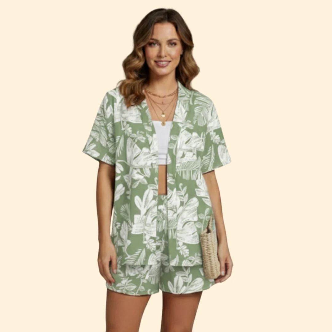 Women’s Casual Outfit with Relaxed Top and Shorts - Image 7