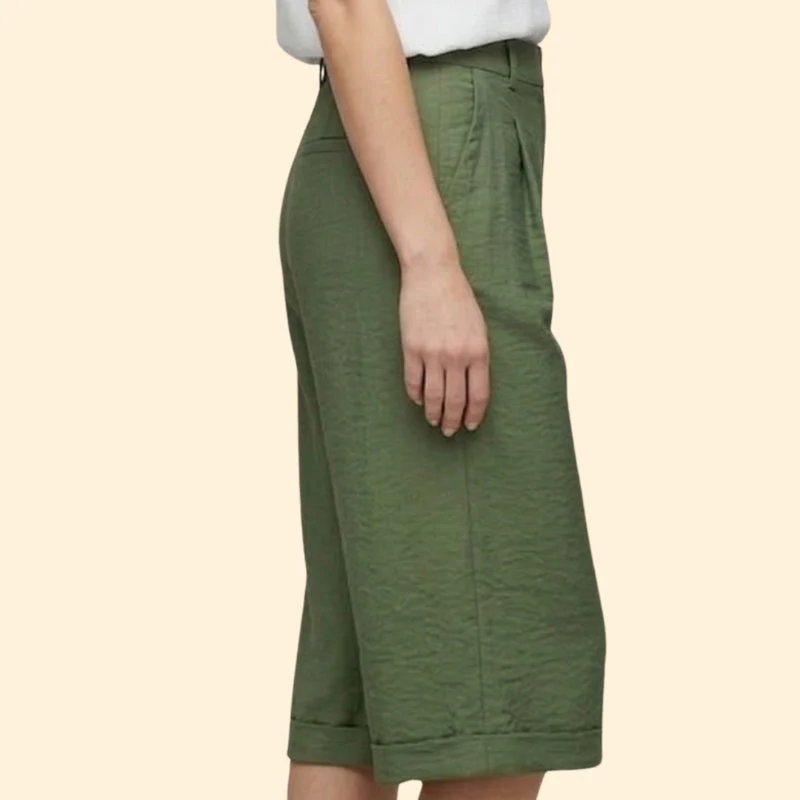 Women’s Casual Shorts with Pleated Front - Image 4
