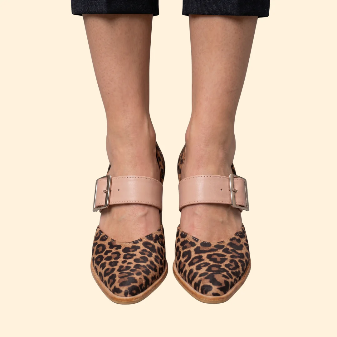 Women's Pointed Pumps with Leopard - Image 3